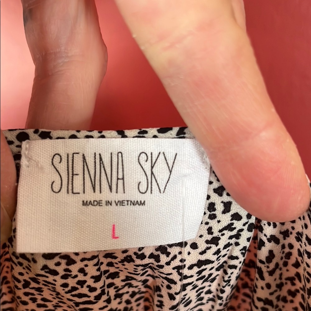 Brand new Sienna Sky Black and White Puff Sleeve Blouse - Picture 2 of 16
